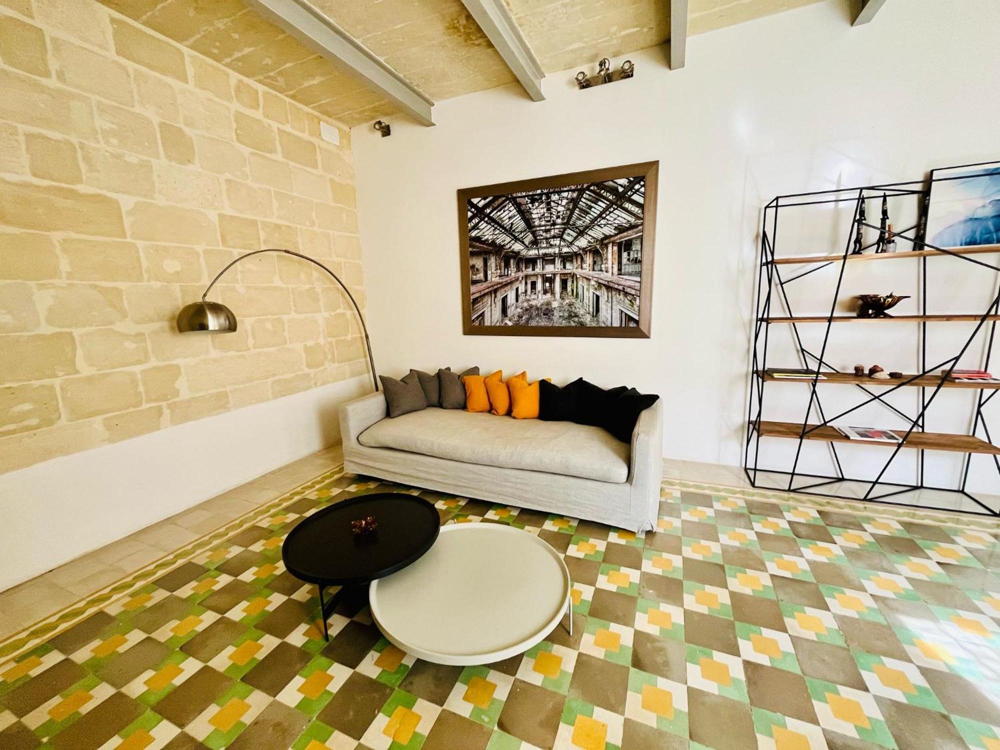 Cozy Charming Apartment In Old Bakery Street La Valette Extérieur photo