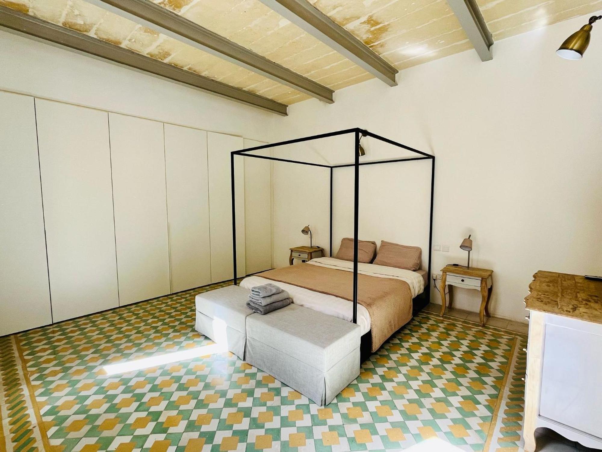 Cozy Charming Apartment In Old Bakery Street La Valette Extérieur photo