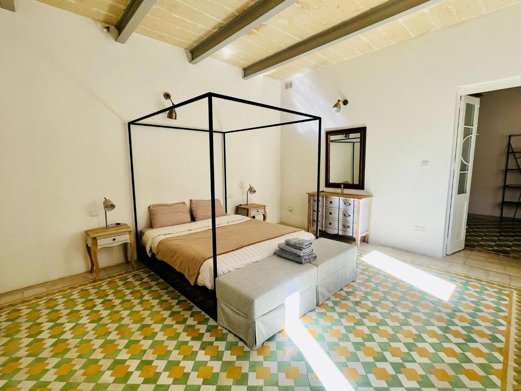 Cozy Charming Apartment In Old Bakery Street La Valette Extérieur photo