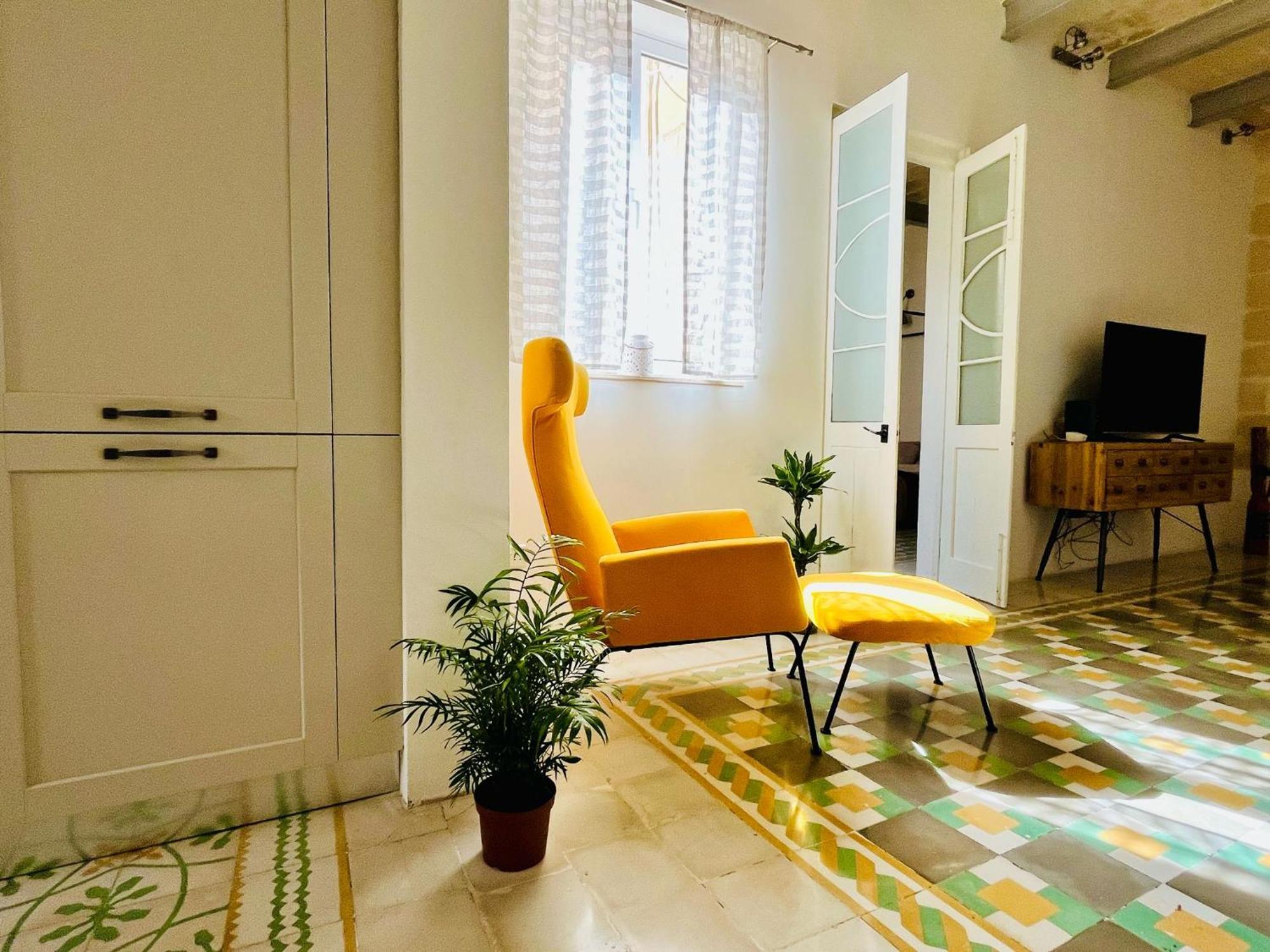 Cozy Charming Apartment In Old Bakery Street La Valette Extérieur photo