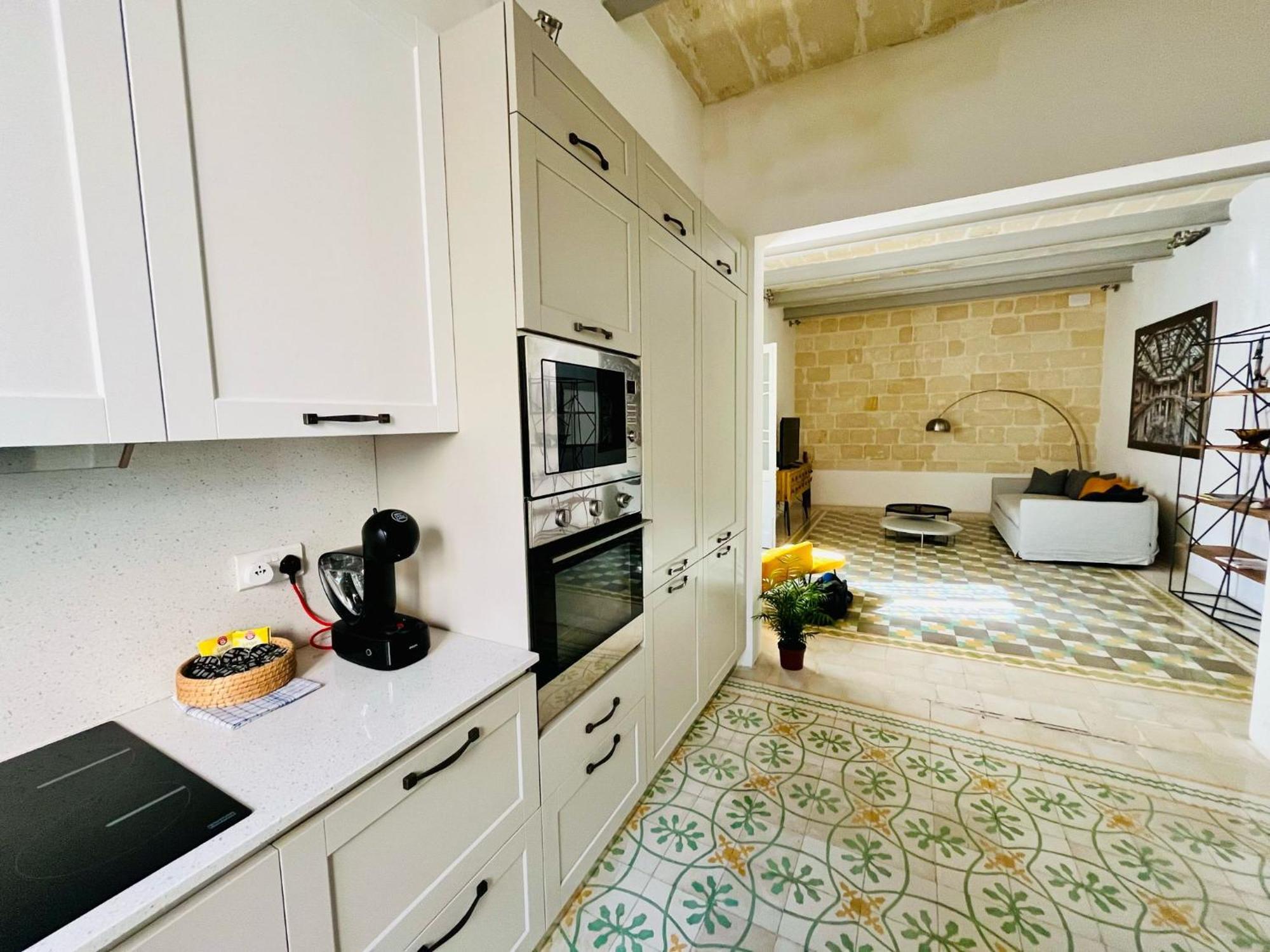 Cozy Charming Apartment In Old Bakery Street La Valette Extérieur photo